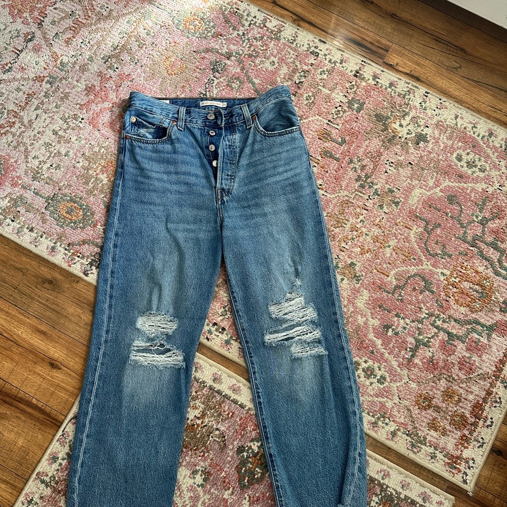 Levi’s Ribcage Distressed Women's Jeans